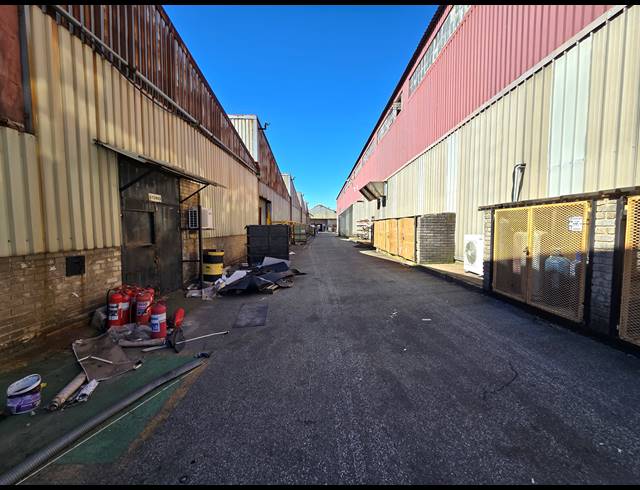 9,058M² FACTORY FOR SALE IN TUNNEY